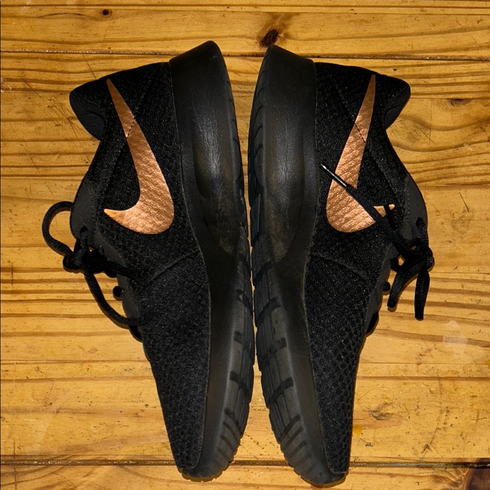 Nike Women's Tanjun Black and Rose Gold Sneakers - Picture 3 of 4